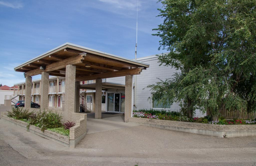 Plains Motel Brooks Exterior photo