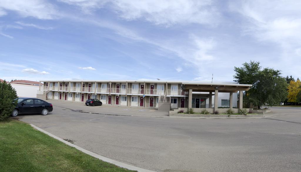 Plains Motel Brooks Exterior photo